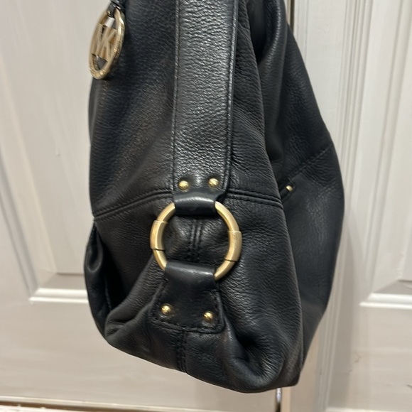 Michael Kors large black w/ gold trim leather purse in excellent condition - Picture 4 of 11